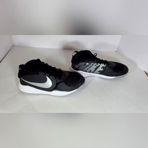 Youth Size 6.5 Nike TeamHustle Sneakers